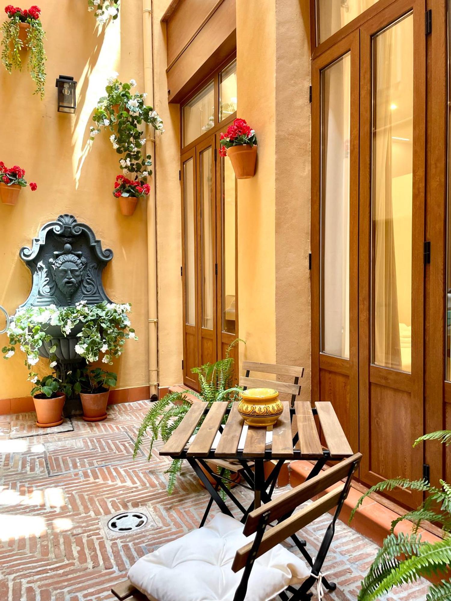 Piso Con Patio, 3 Habitaciones, En La Goleta Малага Екстер'єр фото