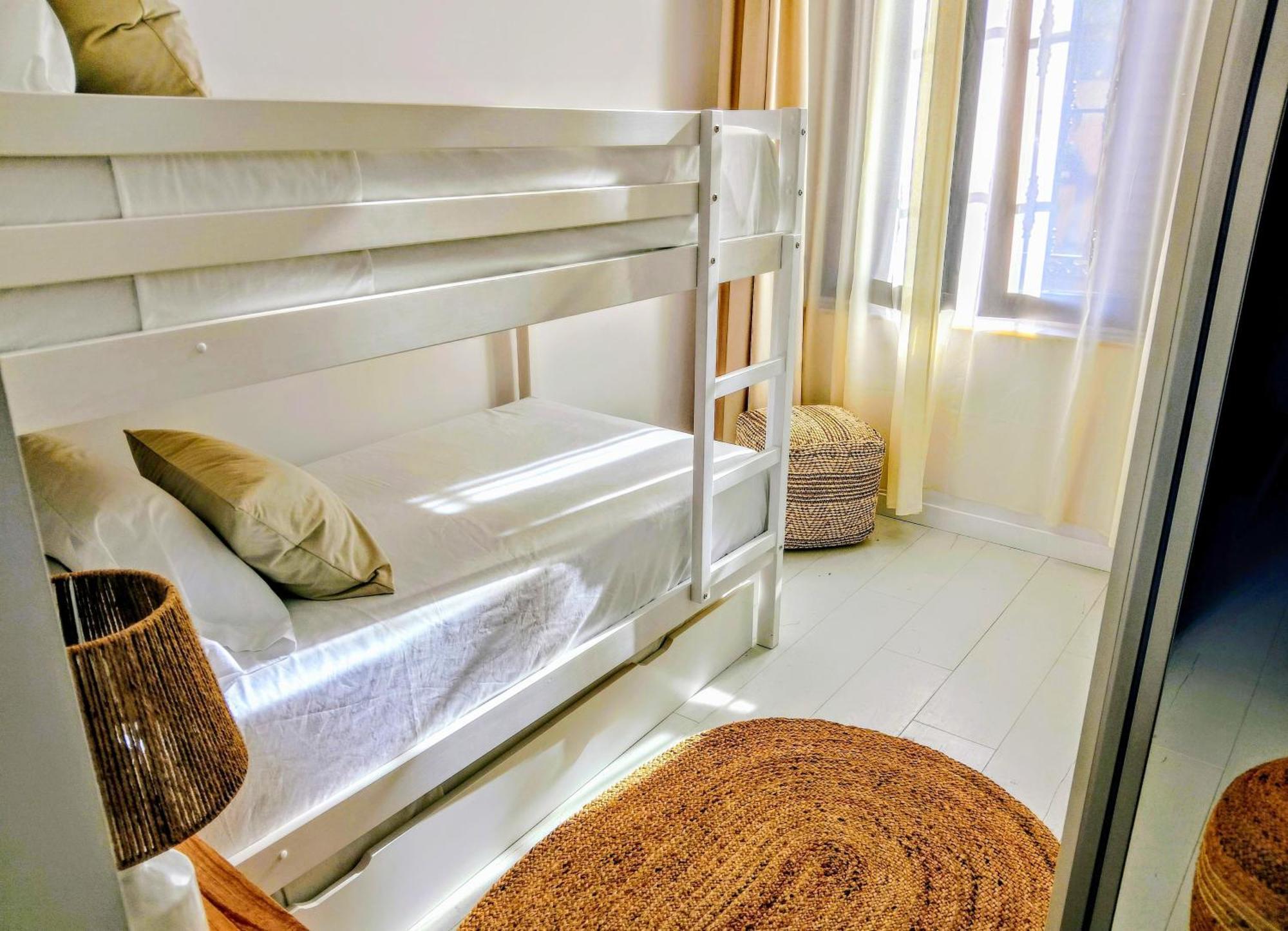 Piso Con Patio, 3 Habitaciones, En La Goleta Малага Екстер'єр фото